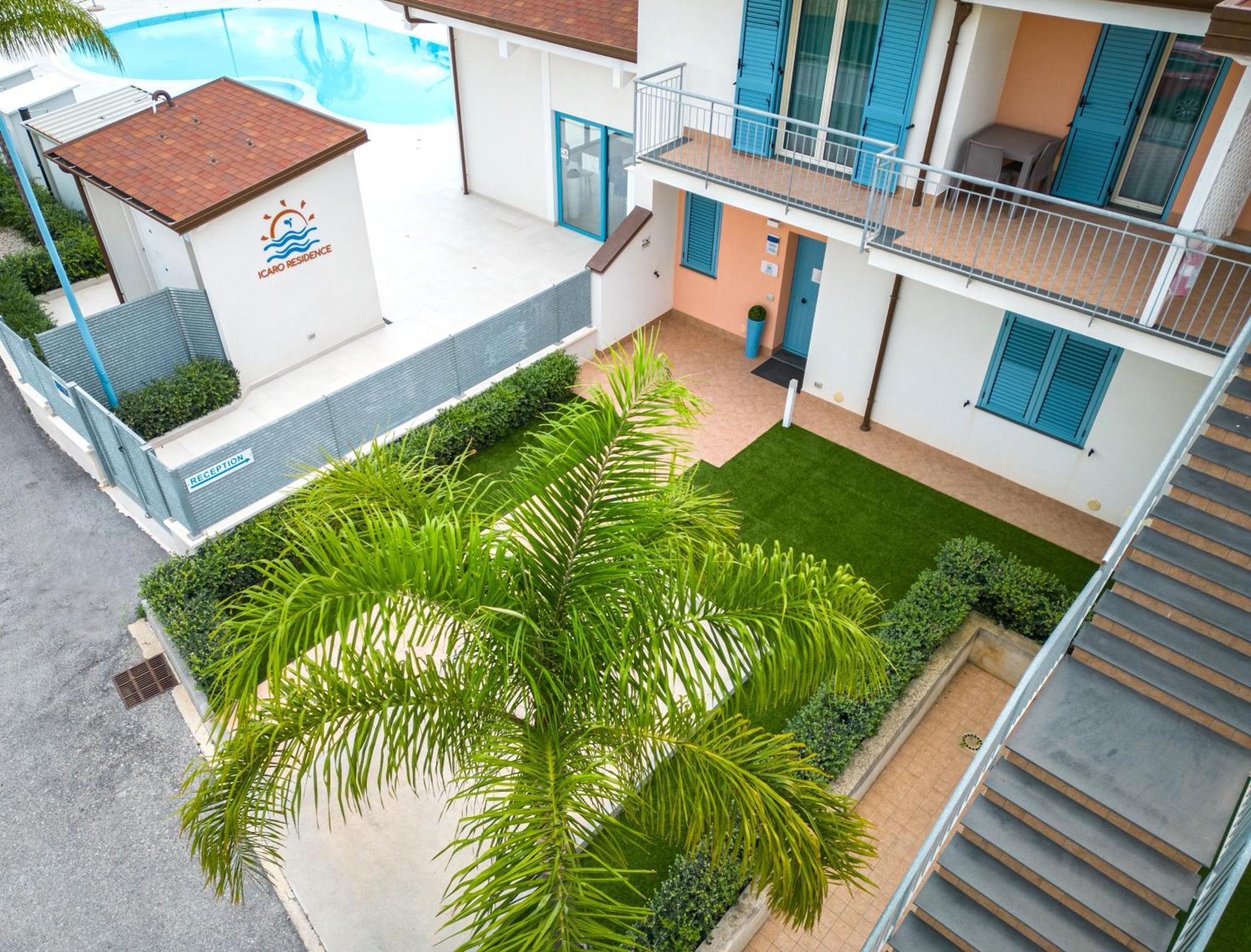 Icaro Residence Apartments With A Beautiful Pool SantʼAgata di Militello Exterior foto