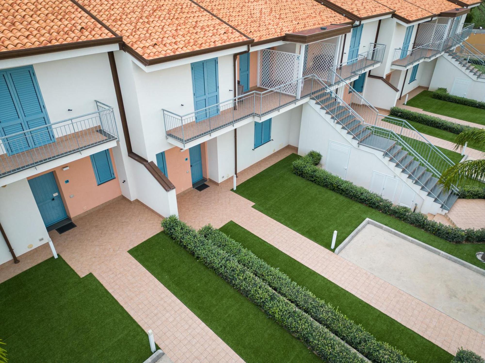 Icaro Residence Apartments With A Beautiful Pool SantʼAgata di Militello Exterior foto