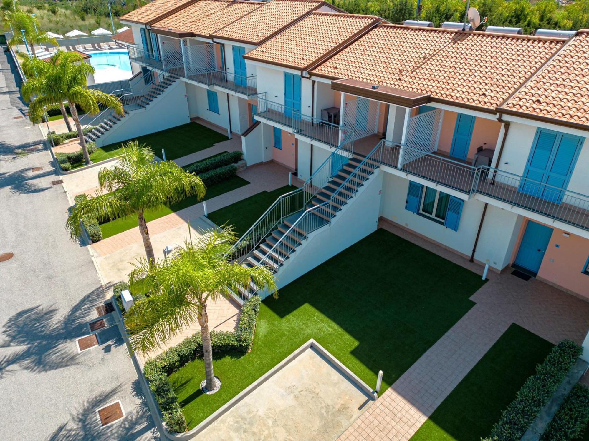 Icaro Residence Apartments With A Beautiful Pool SantʼAgata di Militello Exterior foto