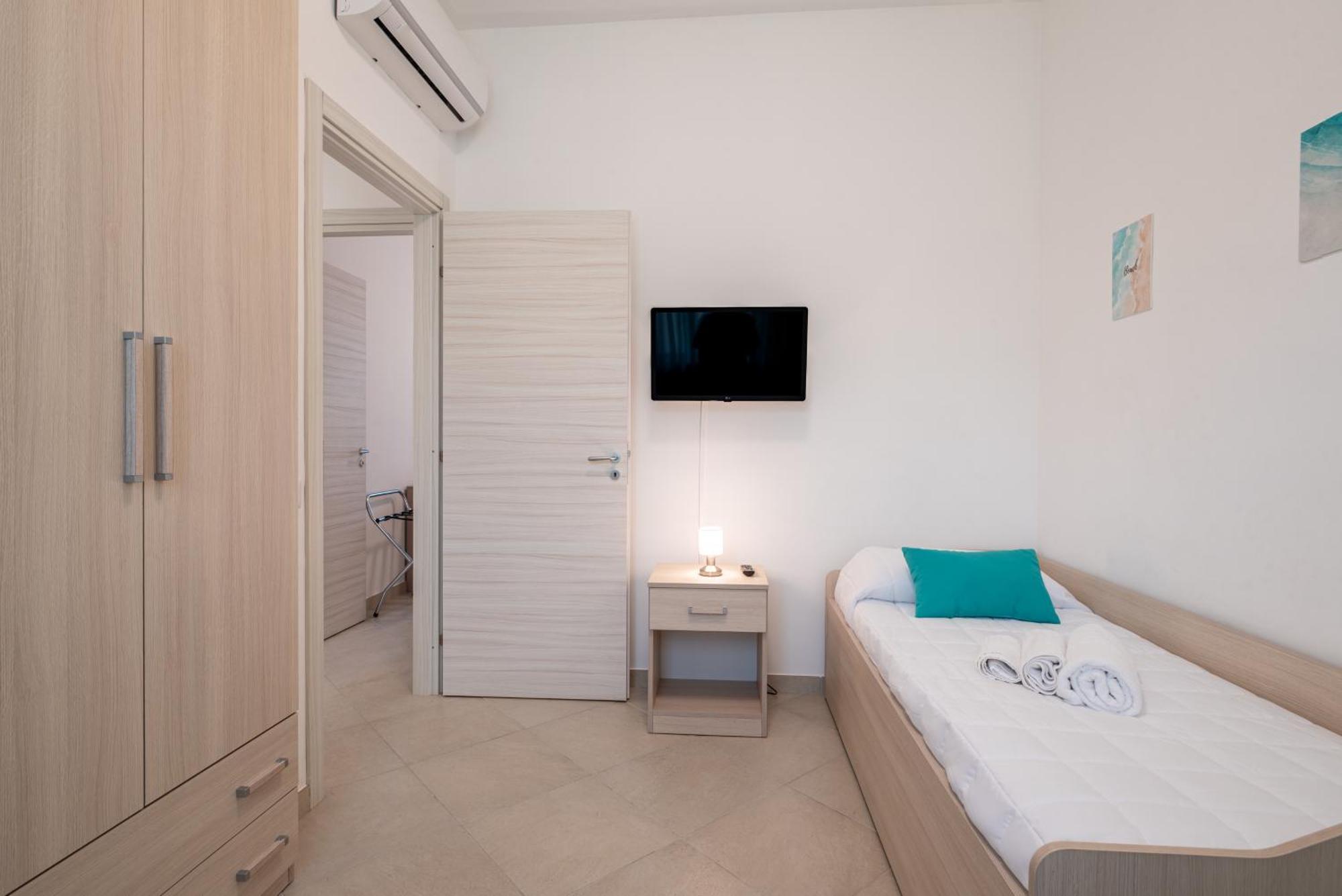 Icaro Residence Apartments With A Beautiful Pool SantʼAgata di Militello Exterior foto