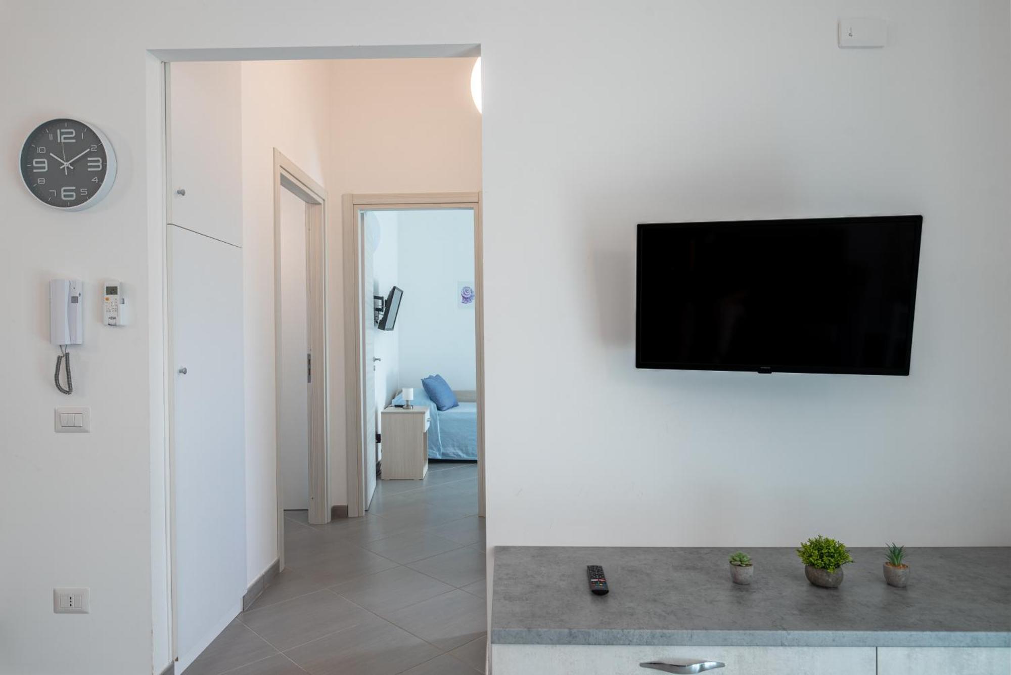 Icaro Residence Apartments With A Beautiful Pool SantʼAgata di Militello Exterior foto