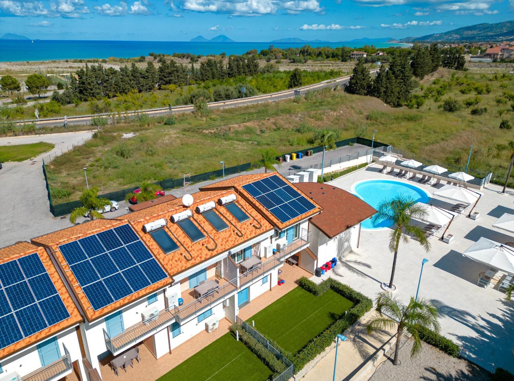 Icaro Residence Apartments With A Beautiful Pool SantʼAgata di Militello Exterior foto