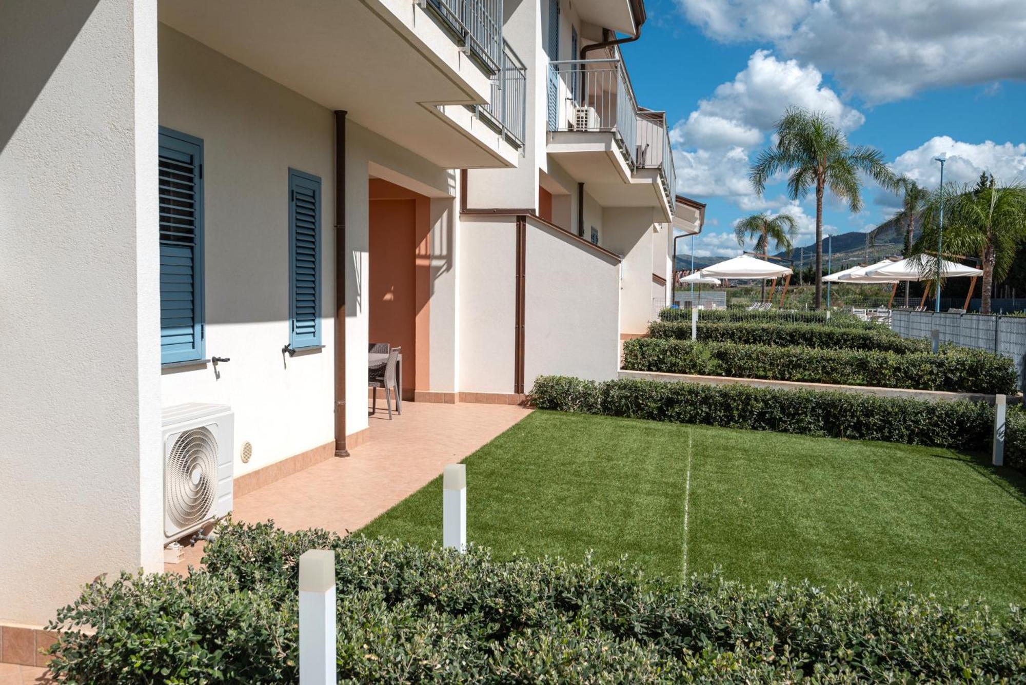 Icaro Residence Apartments With A Beautiful Pool SantʼAgata di Militello Exterior foto