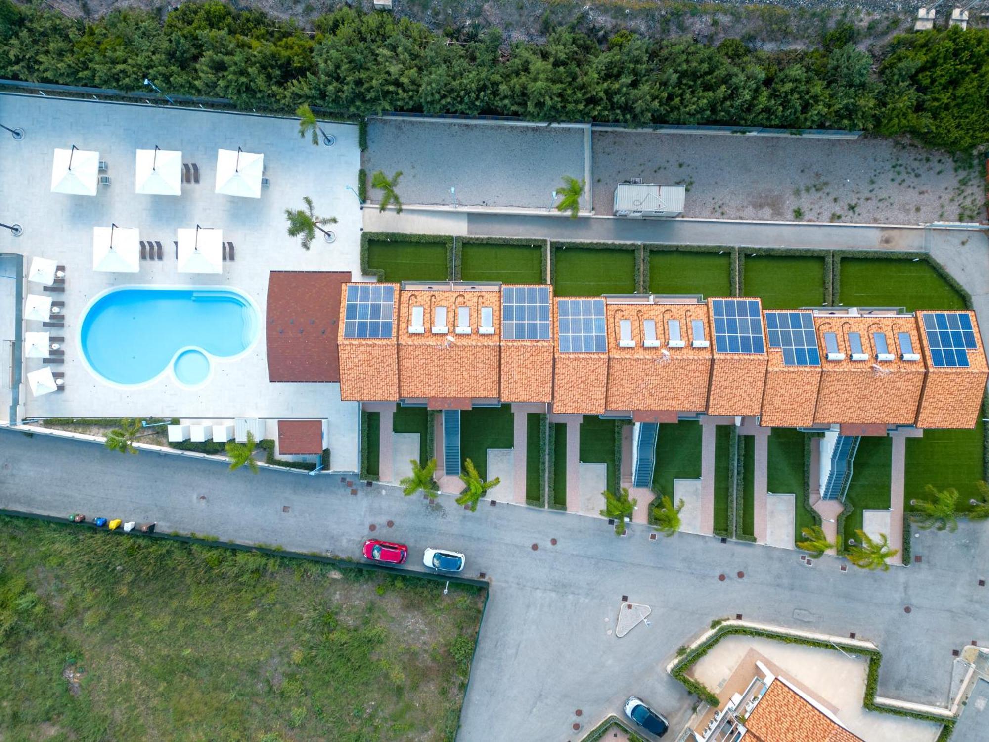 Icaro Residence Apartments With A Beautiful Pool SantʼAgata di Militello Exterior foto