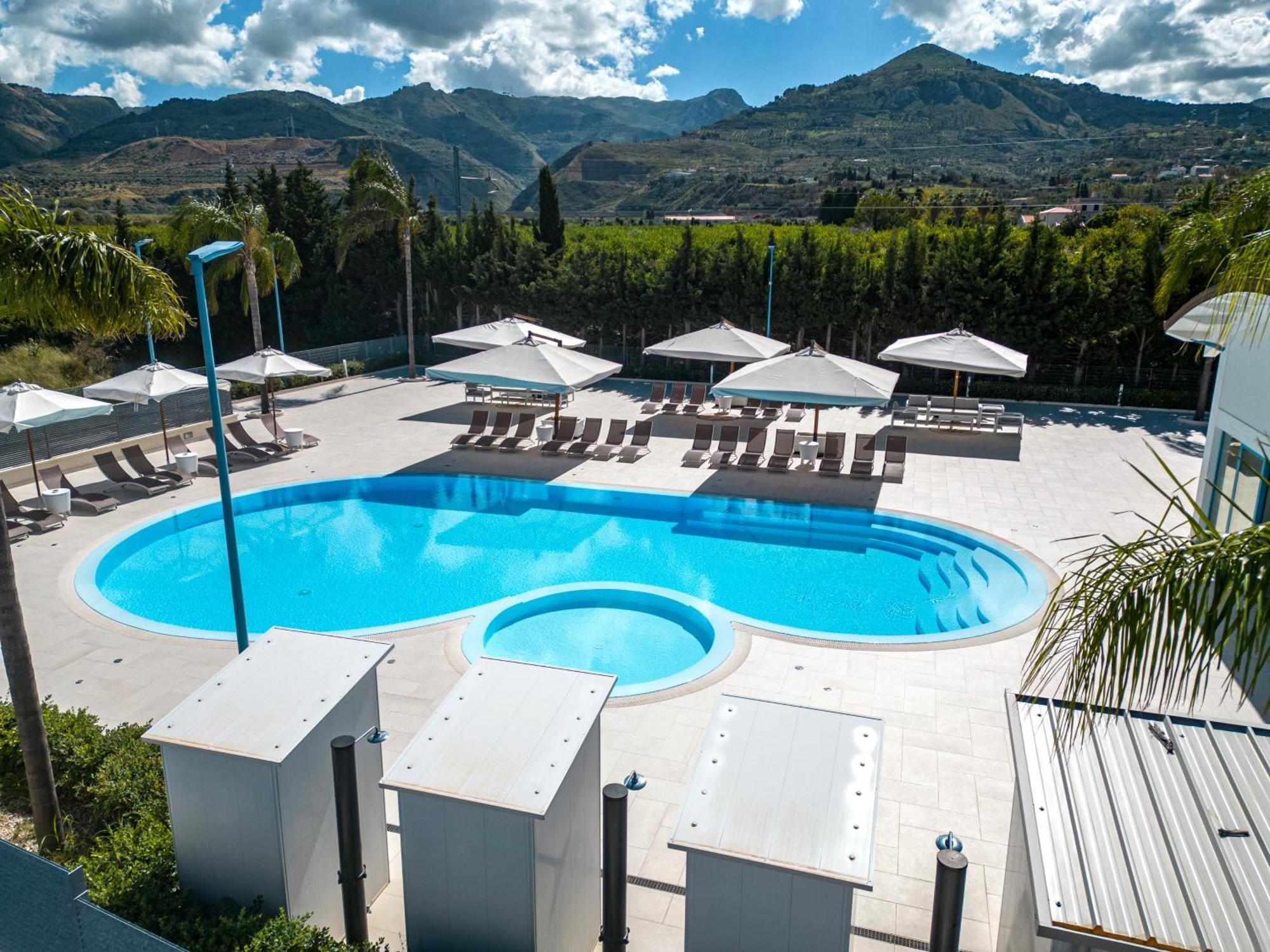 Icaro Residence Apartments With A Beautiful Pool SantʼAgata di Militello Exterior foto