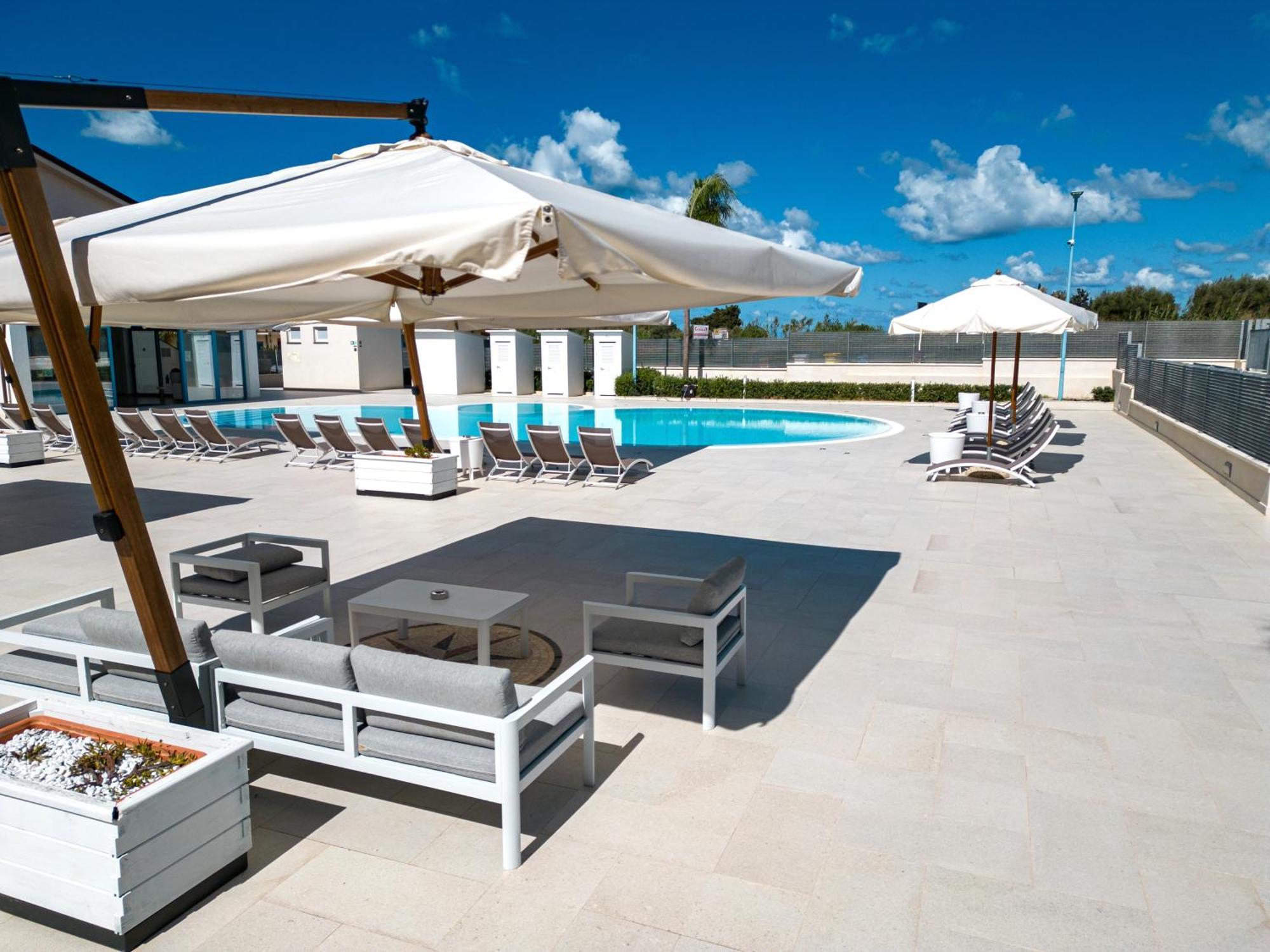 Icaro Residence Apartments With A Beautiful Pool SantʼAgata di Militello Exterior foto
