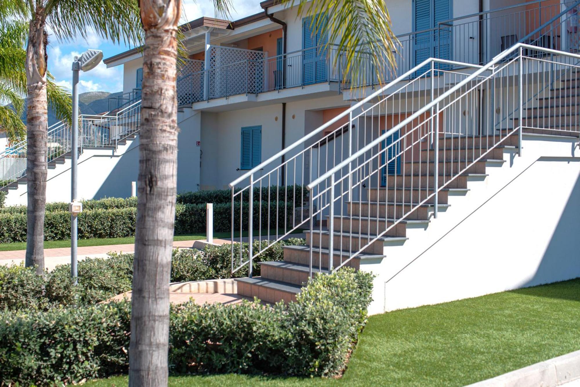Icaro Residence Apartments With A Beautiful Pool SantʼAgata di Militello Exterior foto