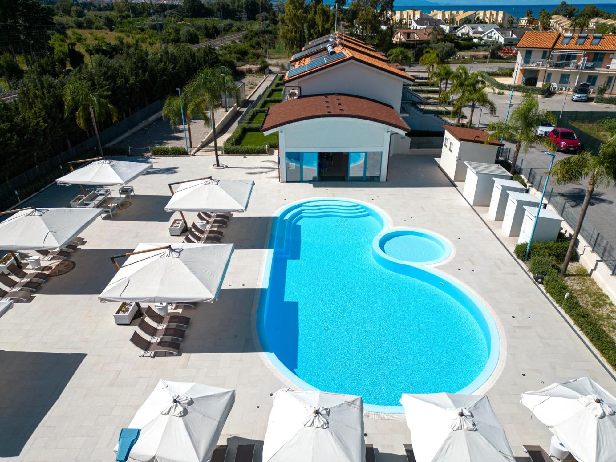 Icaro Residence Apartments With A Beautiful Pool SantʼAgata di Militello Exterior foto