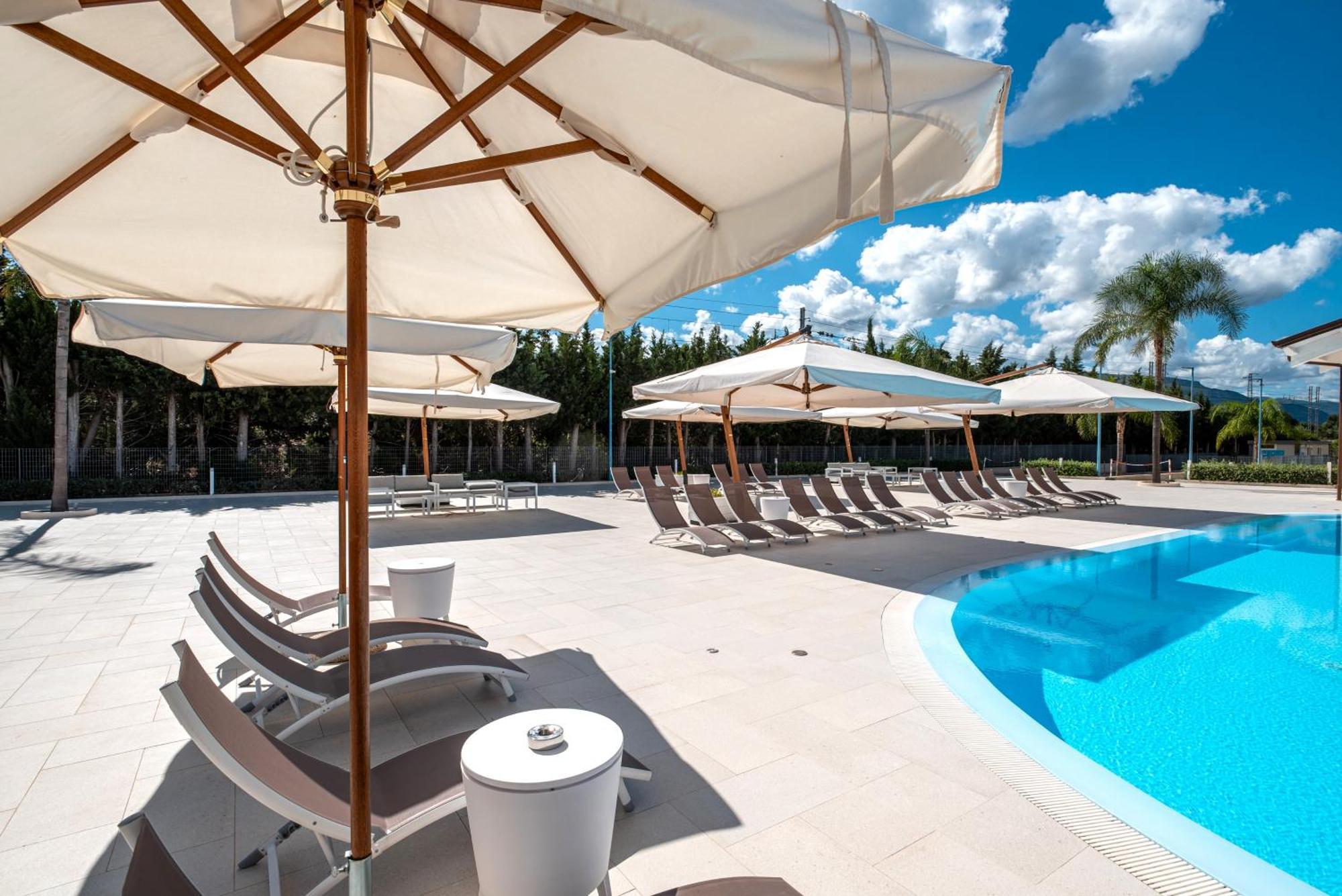 Icaro Residence Apartments With A Beautiful Pool SantʼAgata di Militello Exterior foto