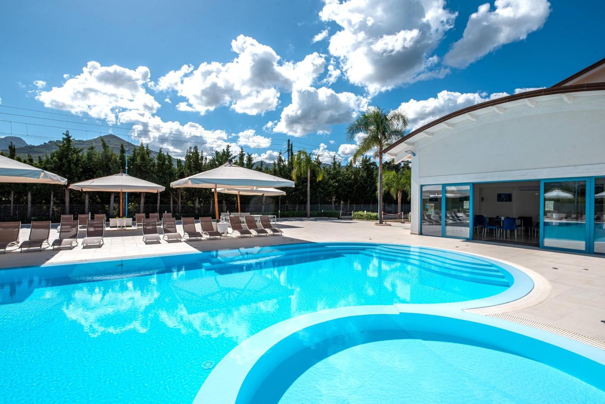 Icaro Residence Apartments With A Beautiful Pool SantʼAgata di Militello Exterior foto