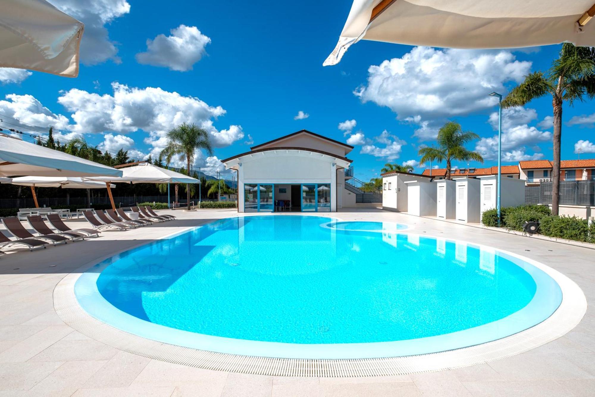 Icaro Residence Apartments With A Beautiful Pool SantʼAgata di Militello Exterior foto