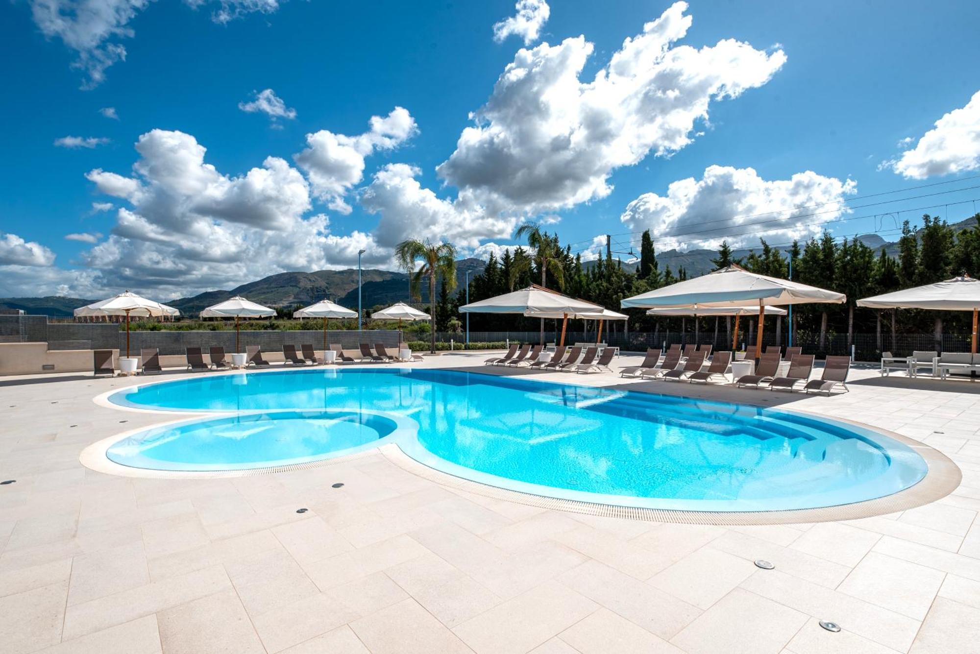 Icaro Residence Apartments With A Beautiful Pool SantʼAgata di Militello Exterior foto