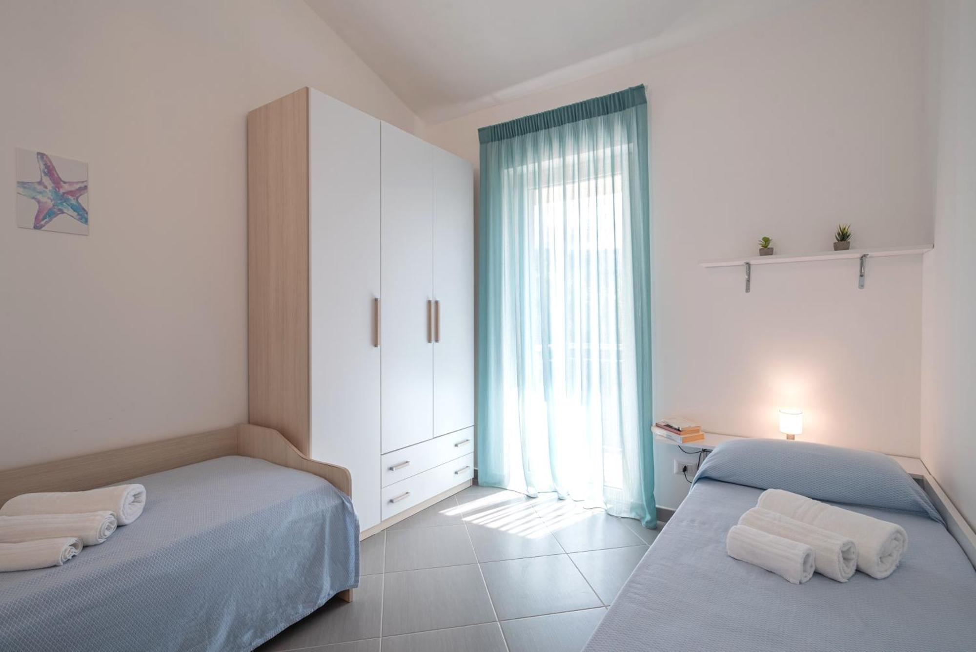 Icaro Residence Apartments With A Beautiful Pool SantʼAgata di Militello Exterior foto