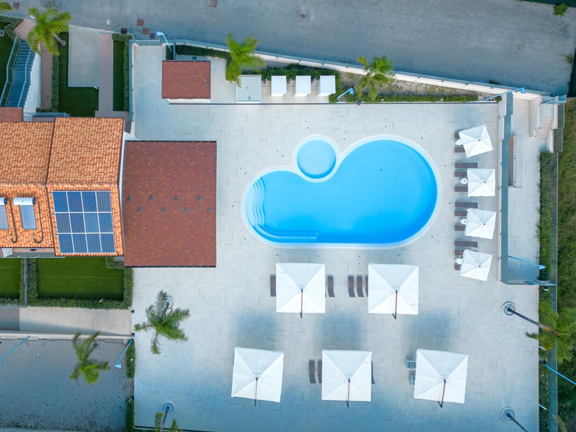 Icaro Residence Apartments With A Beautiful Pool SantʼAgata di Militello Exterior foto