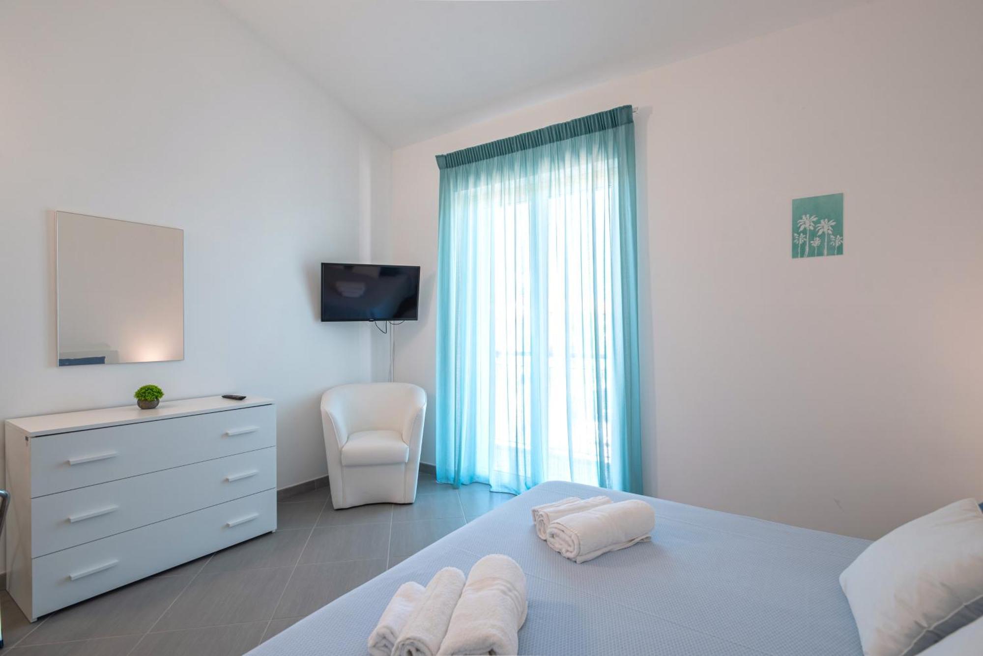 Icaro Residence Apartments With A Beautiful Pool SantʼAgata di Militello Exterior foto
