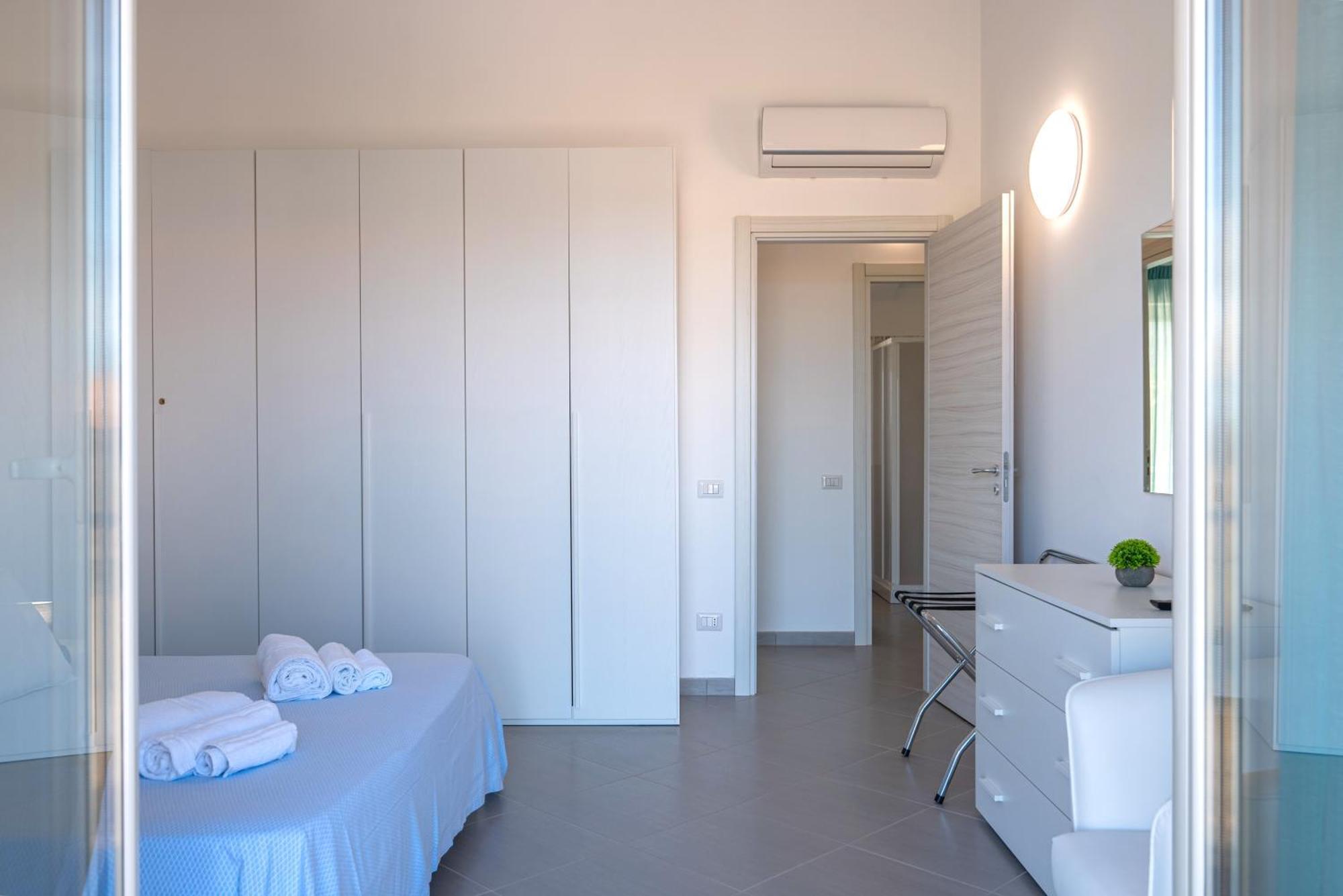 Icaro Residence Apartments With A Beautiful Pool SantʼAgata di Militello Exterior foto