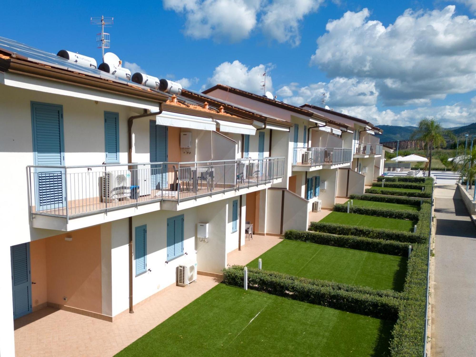 Icaro Residence Apartments With A Beautiful Pool SantʼAgata di Militello Exterior foto